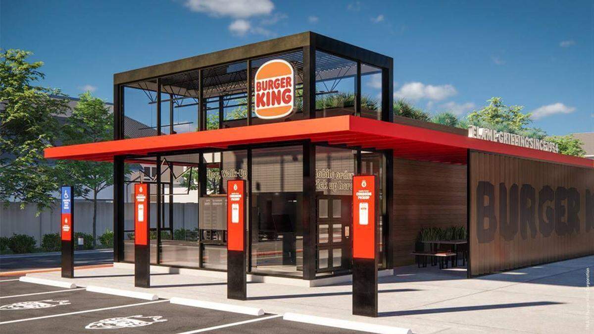 Algunos Burger Kings obtendrán un rediseño moderno a partir de 2021, según la cadena de restaurantes de comida rápida con sede en Miami que ha lanzado su primer cambio de marca importante desde 1999.