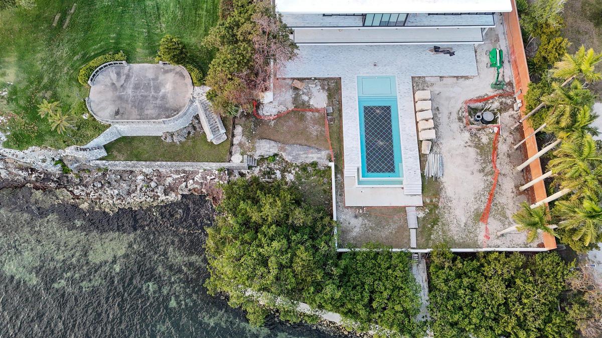 A drone view of construction work on a Coconut Grove mansion for developer David Martin shows where contractors sliced the top off a 46-foot-long piece of Silver Bluff, a protected limestone ridge that runs along the Biscayne Bay shoreline. The flattened portion is visible at the center of the photo, to the left of the swimming pool and just above a fringe of mangroves.