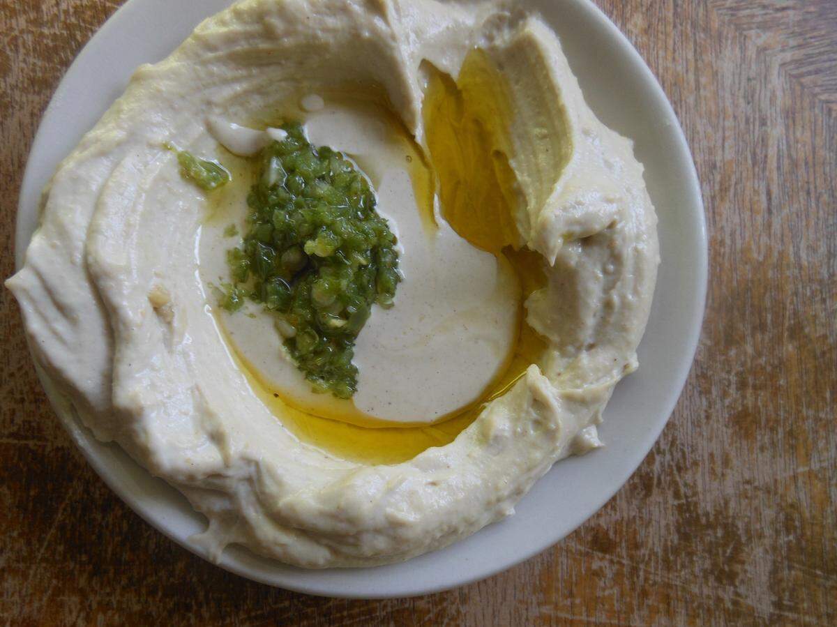 Hummus with minced jalapeno and olive oil at Shirin Glatt.