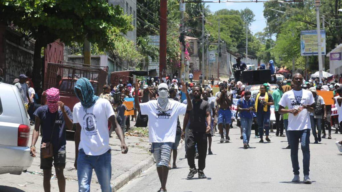 Residents displaced by armed gangs take to the streets in Port-au-Prince on Thursday, July 31, 2025 demanding to return to their homes in Solino.