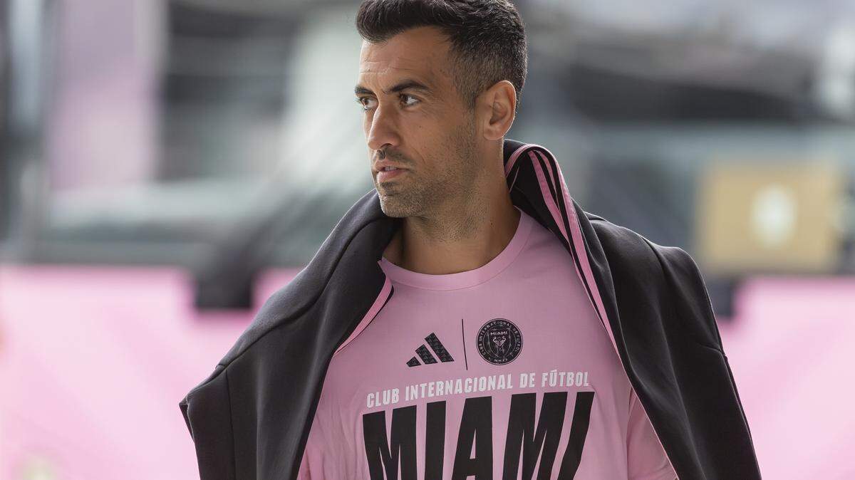 Inter Miami midfielder Sergio Busquets (5) arrives to Chase Stadium before his MLS Eastern Conference final match against New York City FC on Saturday, Nov. 29, 2025, in Fort Lauderdale, Fla.