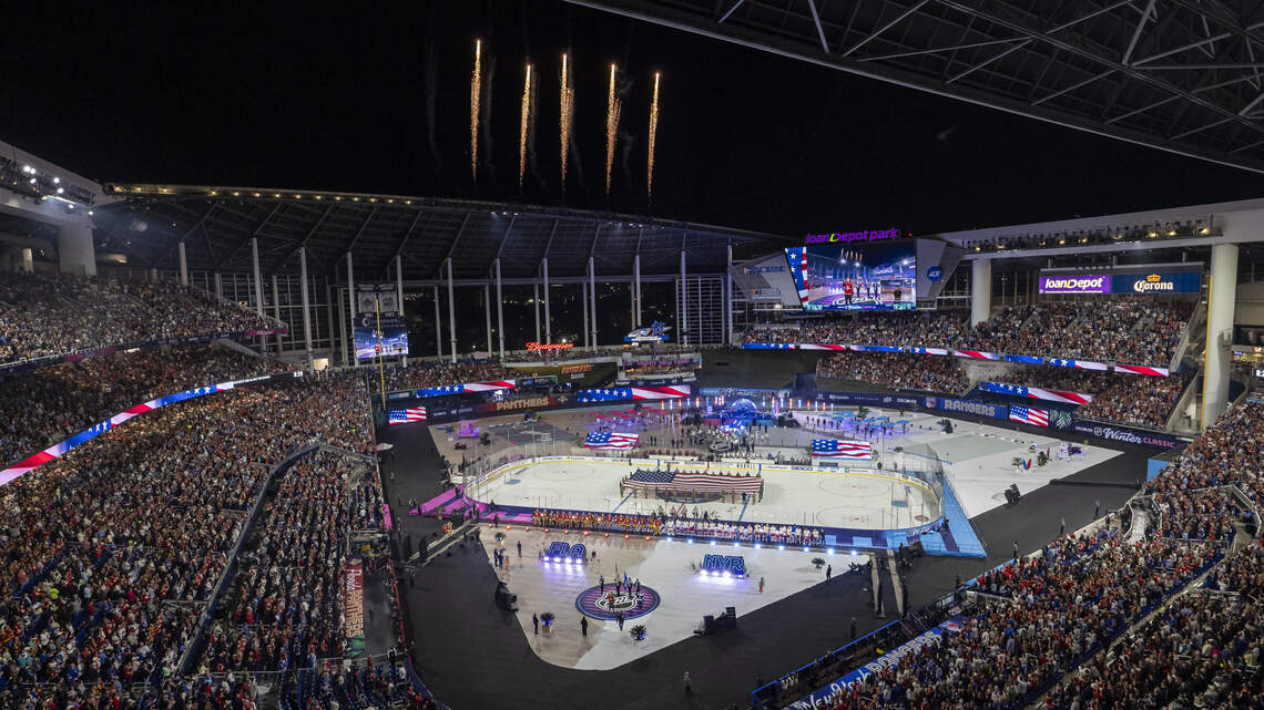 Take a look at the Winter Classic: A hockey game held outside in South Florida