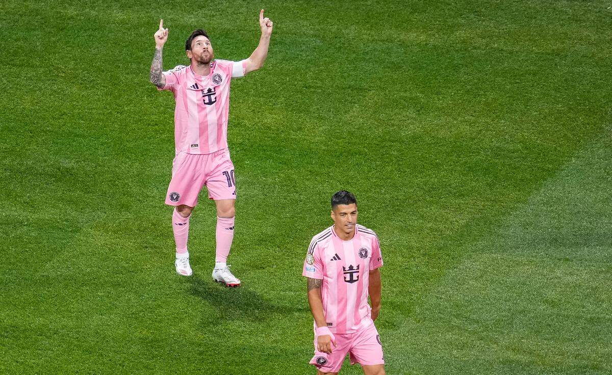 Jun 19, 2025; Atlanta, Georgia, USA; Inter Miami CF forward Lionel Messi (10) celebrates after scorng against FC Porto during the second half during a group stage match of the 2025 FIFA Club World Cup at Mercedes-Benz Stadium. Mandatory Credit: Dale Zanine-Imagn Images