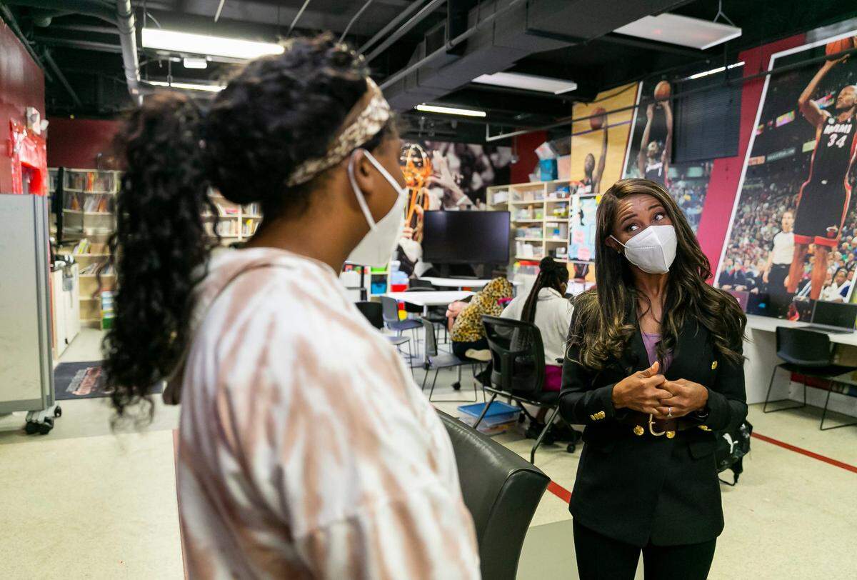 Symeria Hudson, then the president and CEO of Chapman Partnership, right, talks with Sharena Harris, 18, about a podcast Harris produced called, Dream + Go. They spoke inside the Chapman Partnership’s Family Resource Center on Tuesday, Oct. 5, 2021.