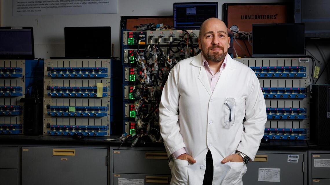 Investigadores de FIU desarrollan nueva batería para vehículos eléctricos