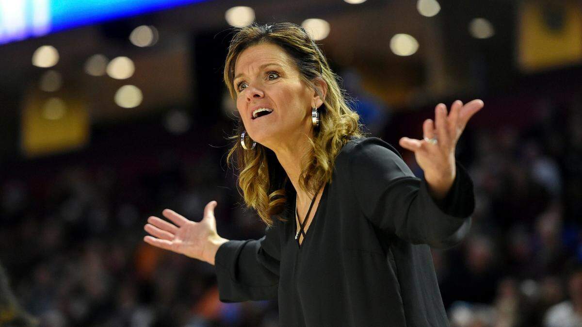 Robin Pingeton, the coach of the Missouri Tigers women’s basketball team, has a son with Down Syndrome, so her players surprised her by wearing mismatched socks to Mizzou’s NCAA Tournament practice.