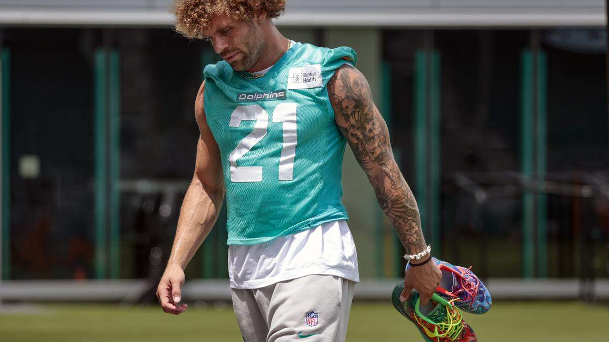 Miami Dolphins safety Ashtyn Davis (21) walks off trhe field during practice at the Miami Dolphins Training Camp in Miami Gardens, Florida, on Wednesday, August 27, 2025.
