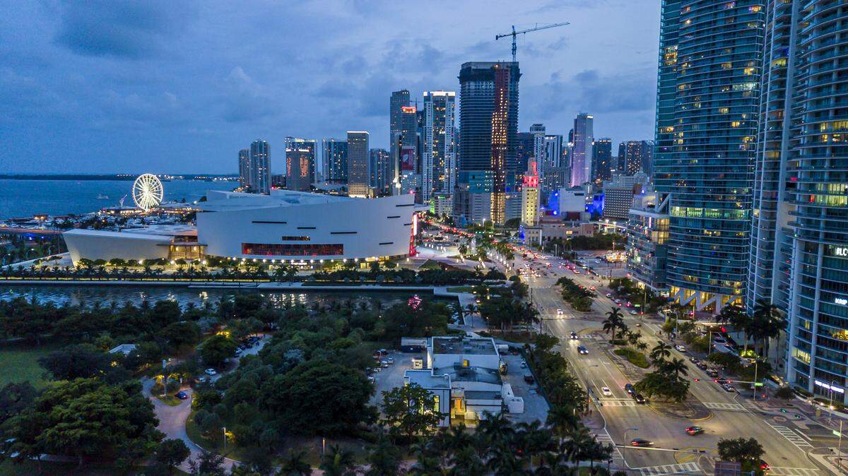 Ryan’s Rankings reviews several condo buildings along Biscayne Boulevard.