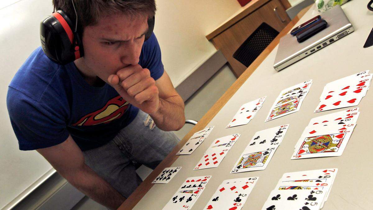 In a study of healthy volunteers, NIH researchers discovered that our brains may replay compressed memories of learning new skills when we take short breaks.
