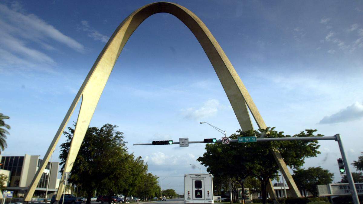 The arch, seen in 2005, at the entrance to Sunshine State Industrial Park.