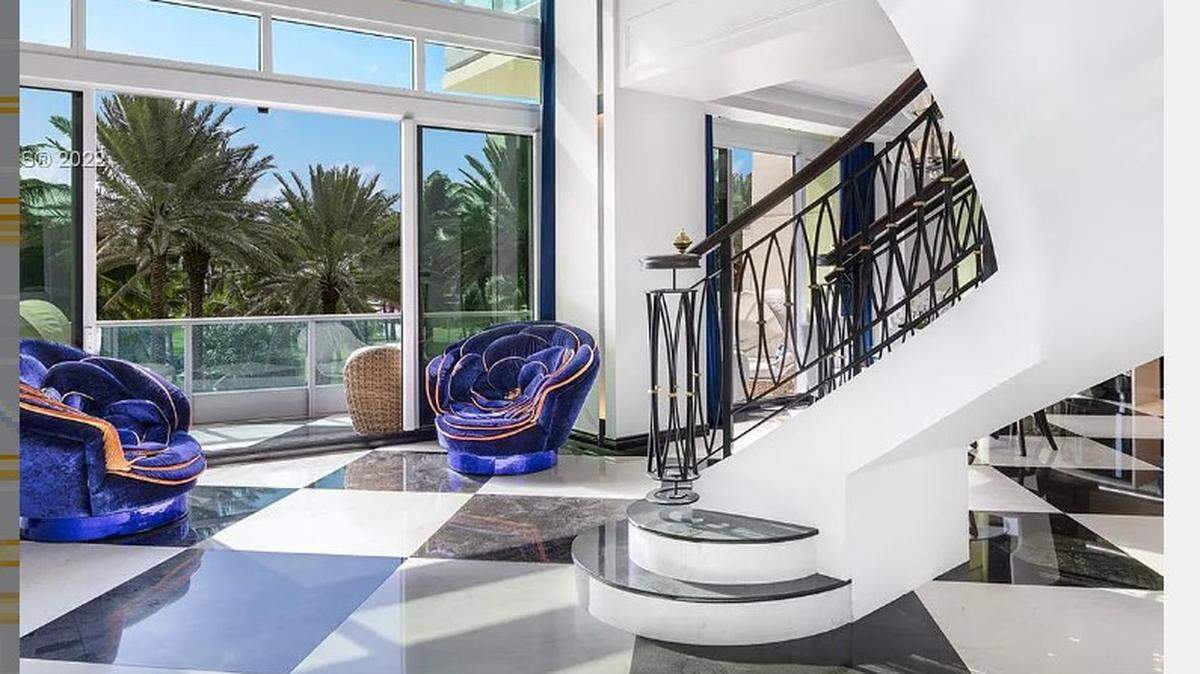 Apartamento en Il Villagio en Miami Beach/Corcoran Group/Zillow