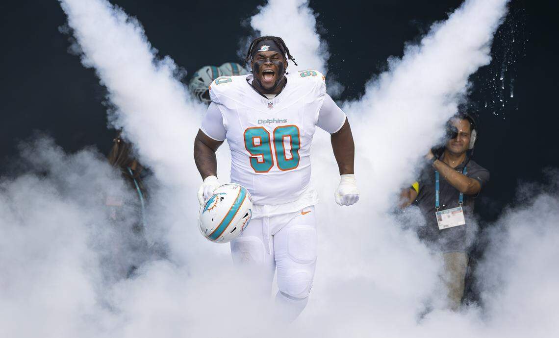 Miami Dolphins defensive tackle Kenneth Grant (90) runs on the field with his teammates before playing against the Buffalo Bills in their NFL game at Hard Rock Stadium on Sunday, Nov. 9, 2025, in Miami Gardens, Fla.