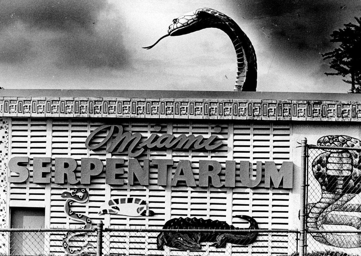 The front facade of the Serpentarium in 1977.
