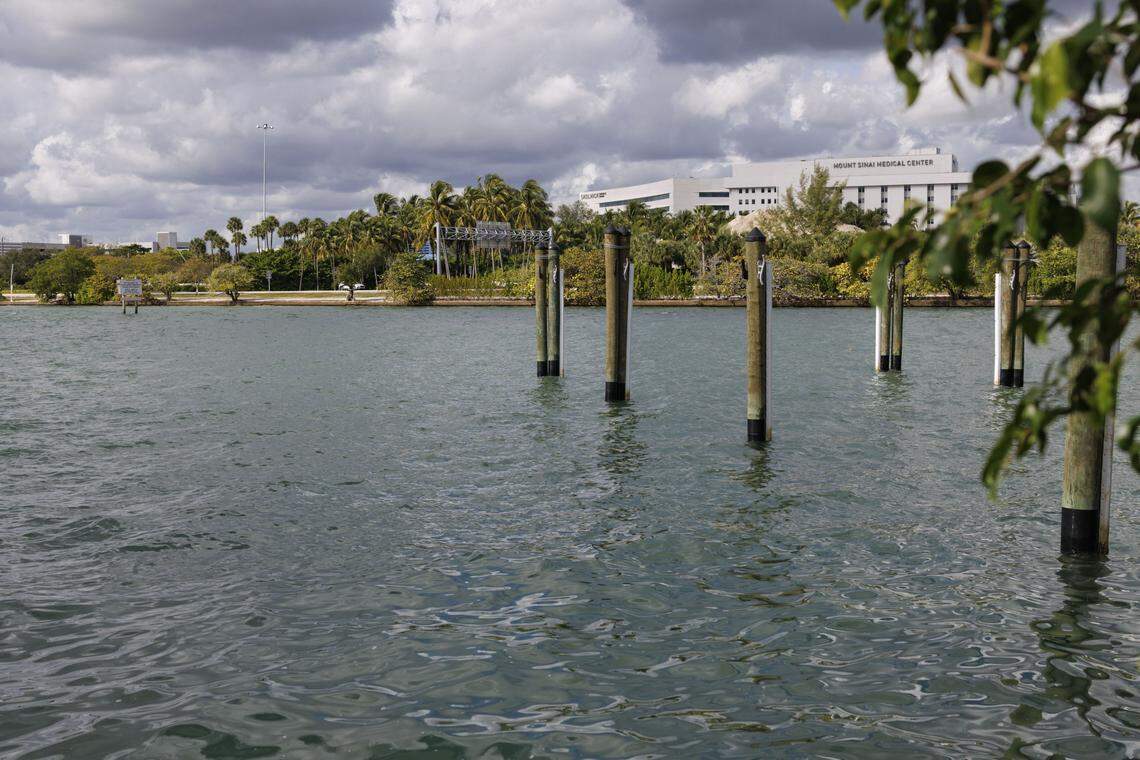 The new dock, left, stretches out more than 100 feet from the home during the day on Monday, Dec. 8, 2025, in Miami Beach, Fla. The dock is the planned home of a 88 foot super yacht.