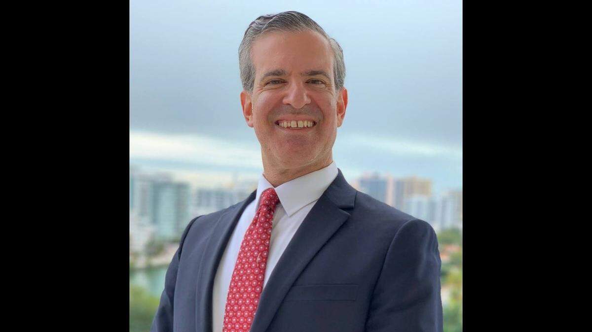 Steven Meiner, comisionado de Miami Beach, se presenta a la segunda vuelta para la alcaldía.