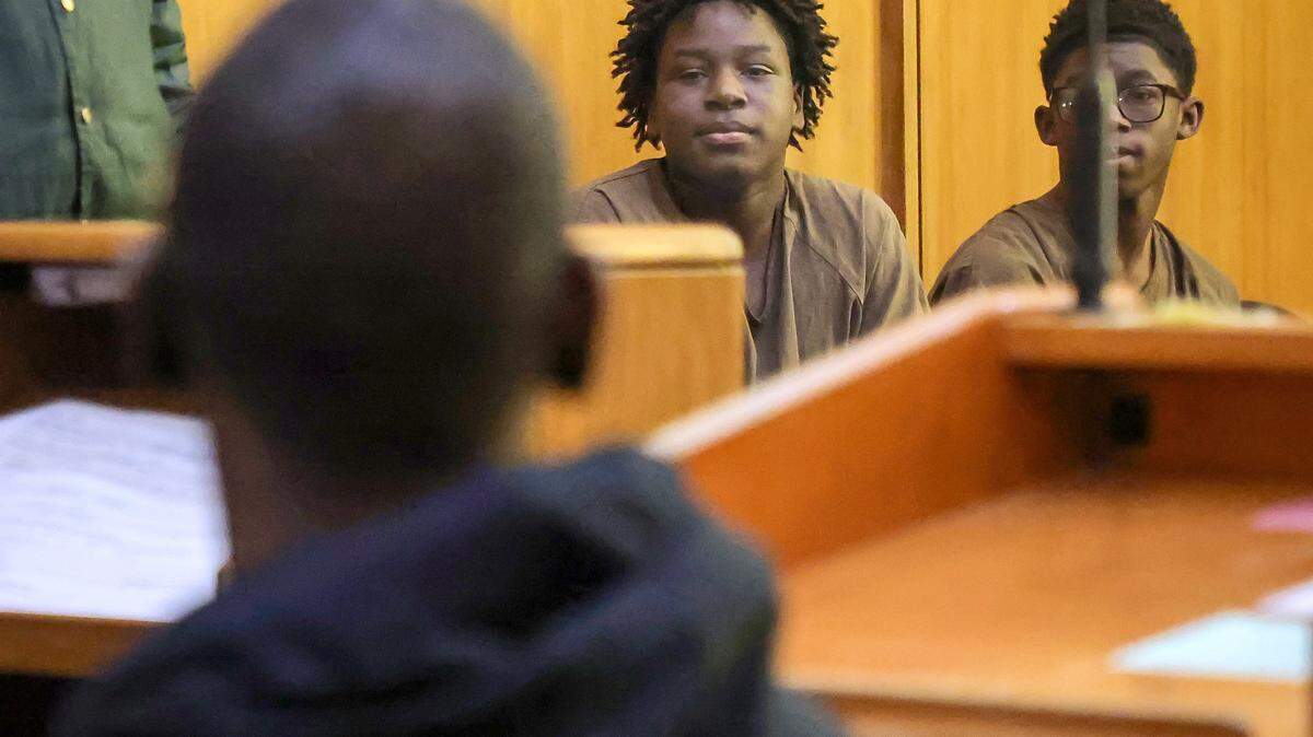Jusiah Jones, center, looks at his family members while he and Xavier Tyson, right, are present in Judge Richard Hirsch's courtroom 4-8 for their bond hearing. They are two of the three boys charged as adults in the rape of a 12-year-old girl. This hearing took place on Wednesday, March 18, 2026, at the Richard E. Gershwin Justice Building in Miami, Florida.
