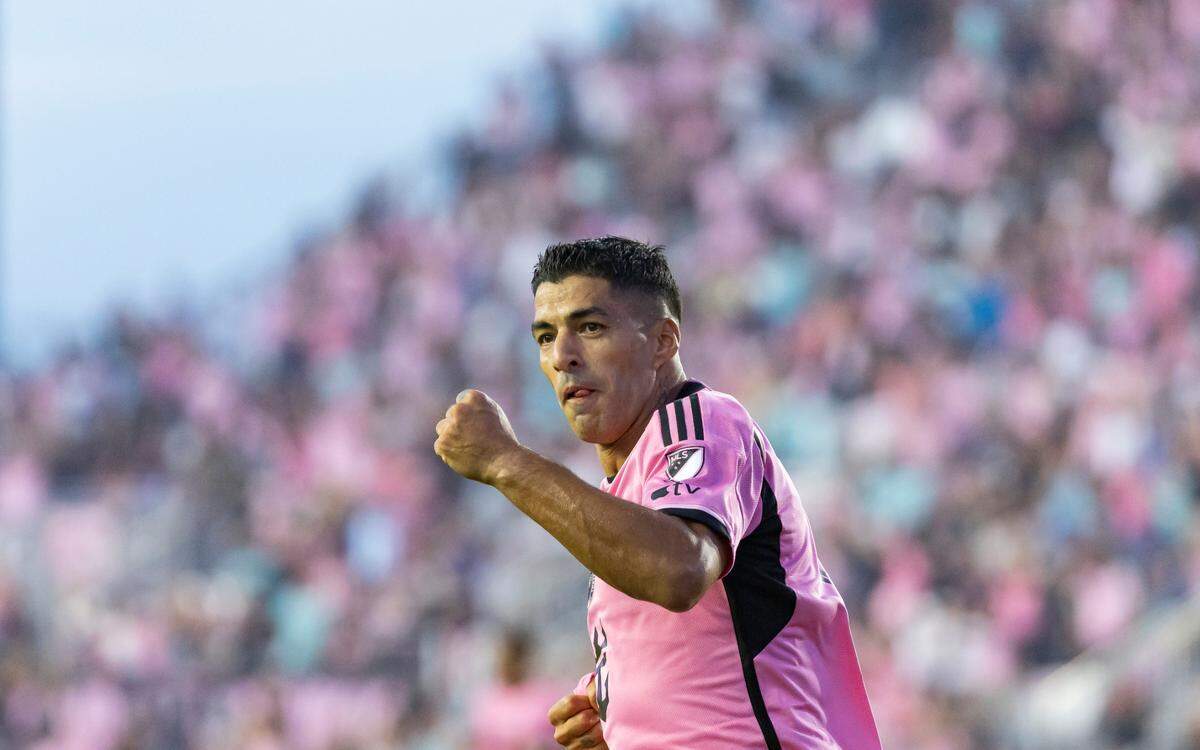 Inter Miami forward Luis Suárez (9) celebrates after scoring a second goal against FC Cincinnati in the first half of their MLS match at Chase Stadium on Saturday, Aug. 24, 2024, in Fort Lauderdale, Fla.