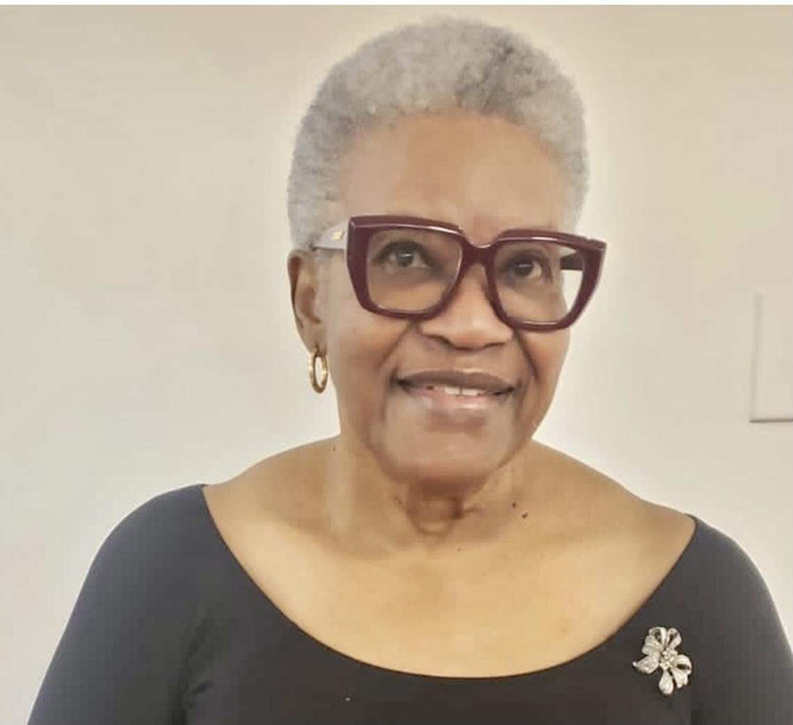 The Rotary Club of Miami presented Miami Herald columnist Bea Hines with its Distinguished Citizen Award.