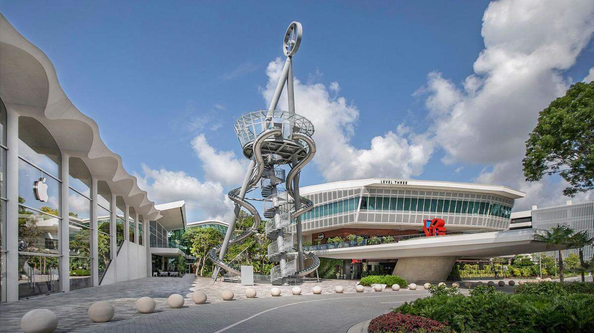 The Aventura Mall is getting five new restaurants this summer.
