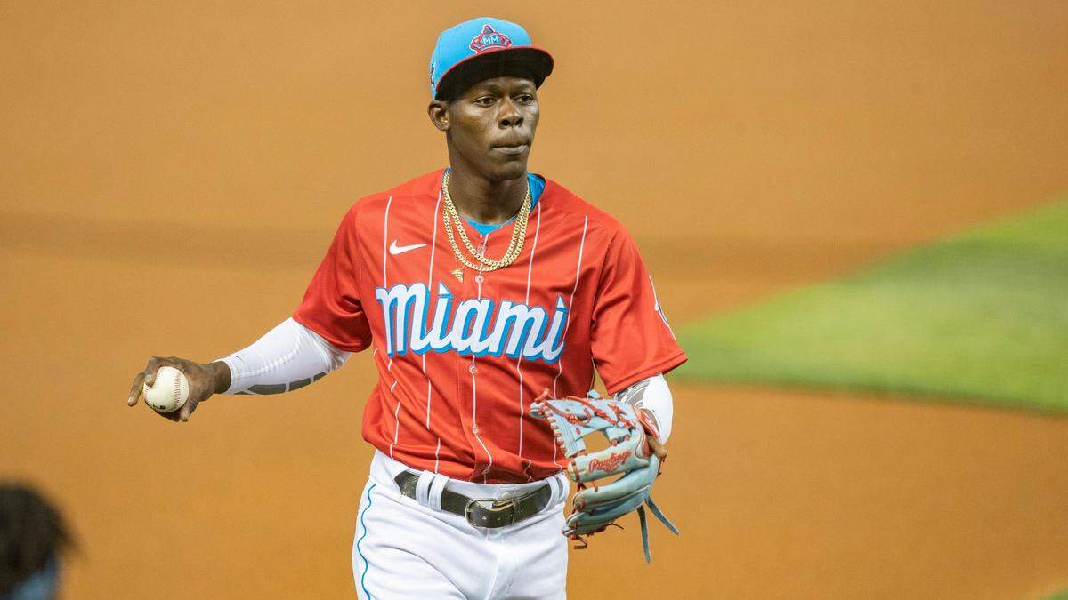 Miami Marlins second baseman Jazz Chisholm Jr. (2) prepares for baseball game against the New York Mets at loanDepot park in Miami on Friday, May 21, 2021.