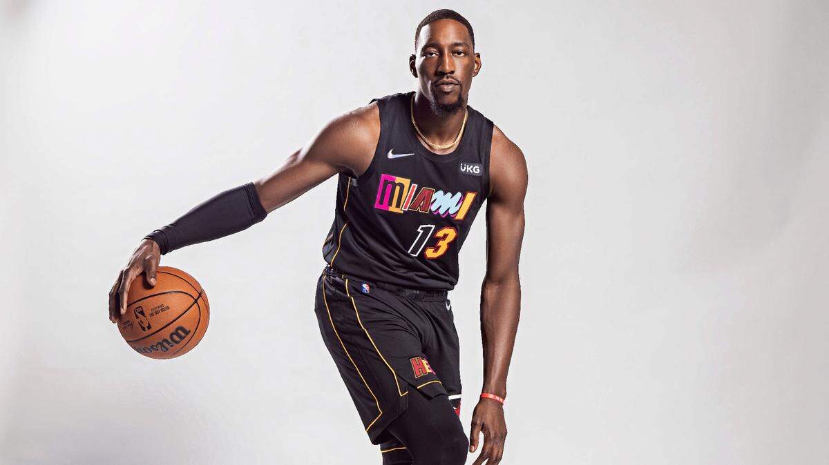 El Miami Heat presentó su uniforme Miami Mashup City Edition el lunes 1 de noviembre de 2021.