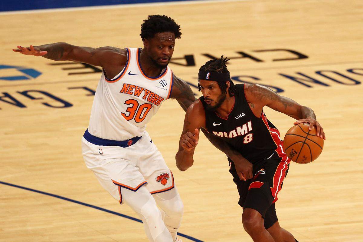 New York Knicks’ Julius Randle (30) defends against Miami Heat’s Trevor Ariza (8) during an NBA basketball game Monday, March 29, 2021, in New York.