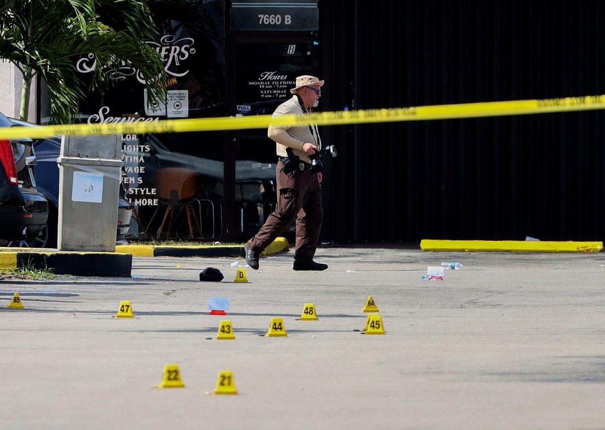 Two killed, up to 25 injured in mass shooting: Miami-Dade police Miami-Dade police are investigating a mass shooting at a concert that has killed two people and injured 20 to 25 others in North Miami-Dade, near Miami Gardens.