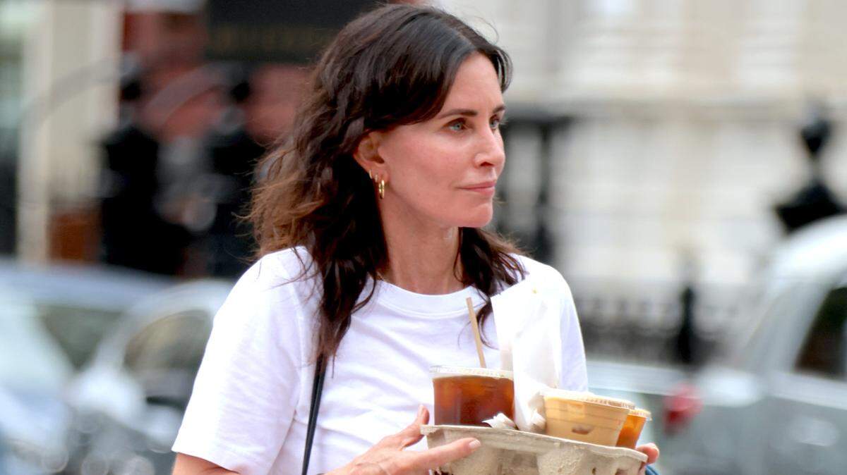 Actress Courteney Cox strolling in Soho, New York, NY on August 26, 2023. Photo by SIPA USA