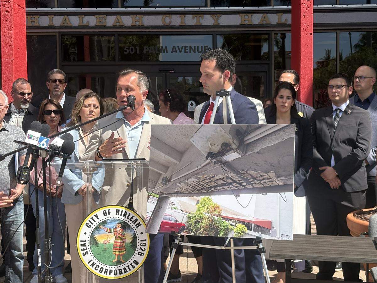 Luis Pedraza, un inversionista que posee varias unidades en un edificio de condominio entre las calles 34 y 36 Oeste en Hialeah, destaca preocupaciones sobre la mala administración y la presunta corrupción en estas propiedades en la ciudad.