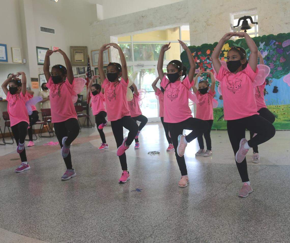 The G.E.M. Summer Arts Camp Showcase provides girls with an opportunity to step in the spotlight. In the 2021 summer camp, the G.E.M. Girls were involved in a variety of art experiences and learned about women’s studies, self-esteem, and leadership. The showcase took place at the Women’s Park, Roxcy O’Neal Bolton Women’s History Gallery on Flagler Street.