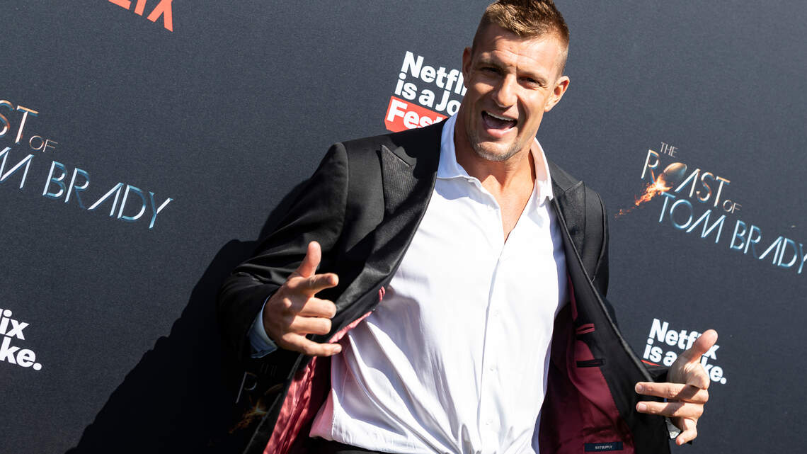 Watch Gronk work the drive thru at a Florida fast food joint: ‘Thanks for coming out’