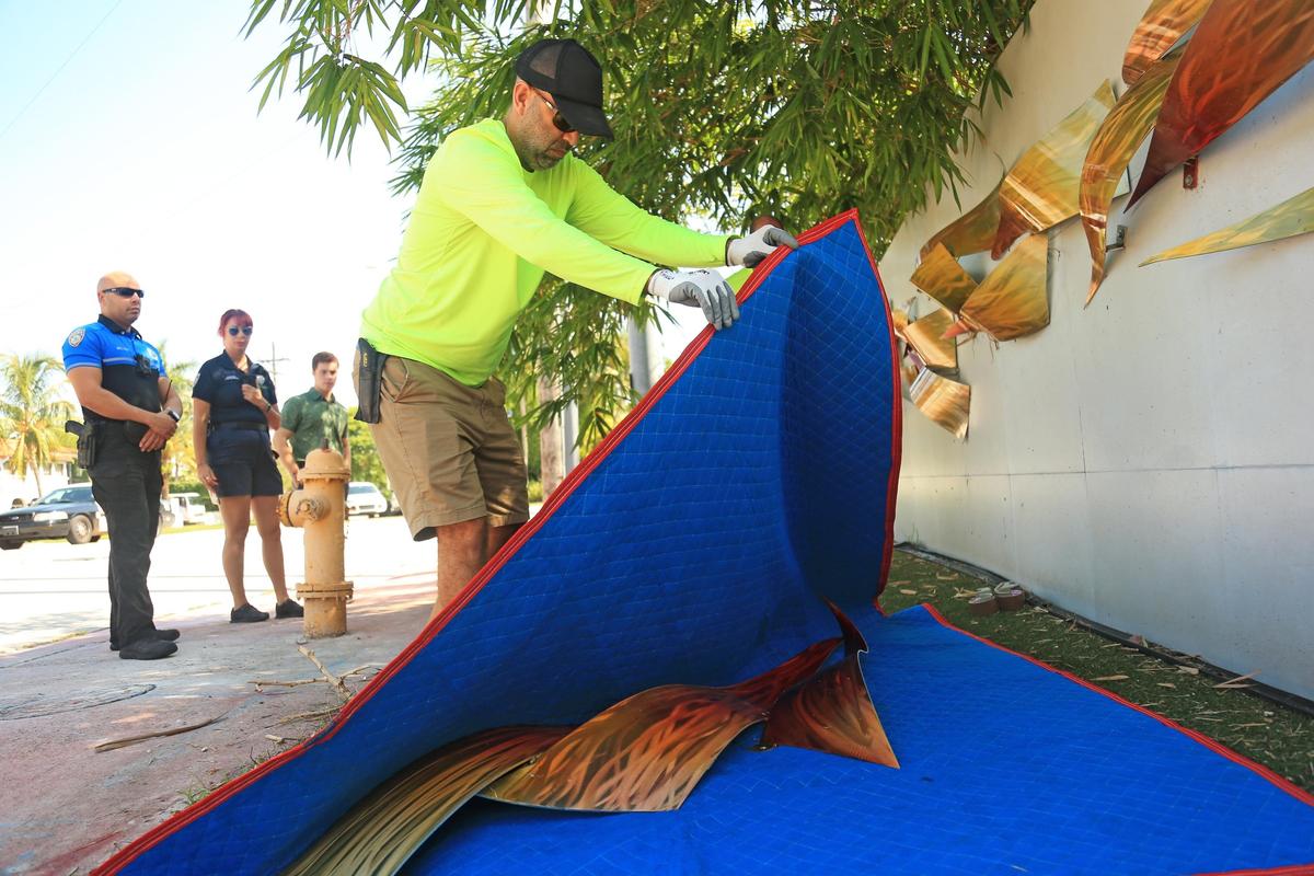 A company hired by Miami Beach removed artwork from the wall of a Pine Tree Drive home after the city cited the owners for violating the code by hanging the art without approval.