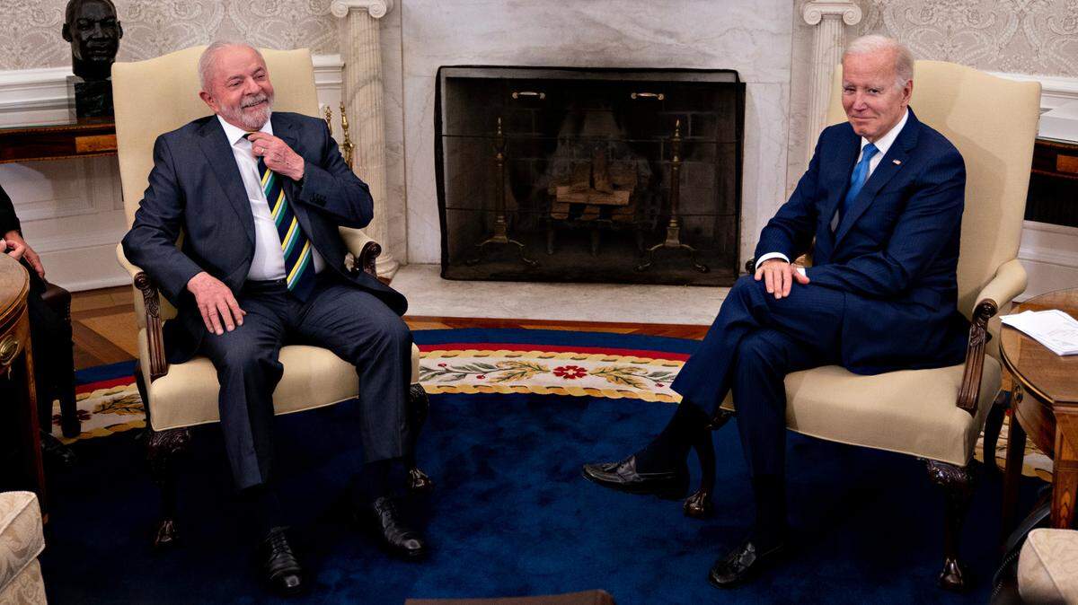 EL PRESIDENTE de EEUU, Joe Biden, a la derecha, se reúne con Luiz Inácio Lula da Silva, presidente de Brasil, en la Oficina Oval de la Casa Blanca en Washington, DC, el viernes 10 de febrero de 2023.