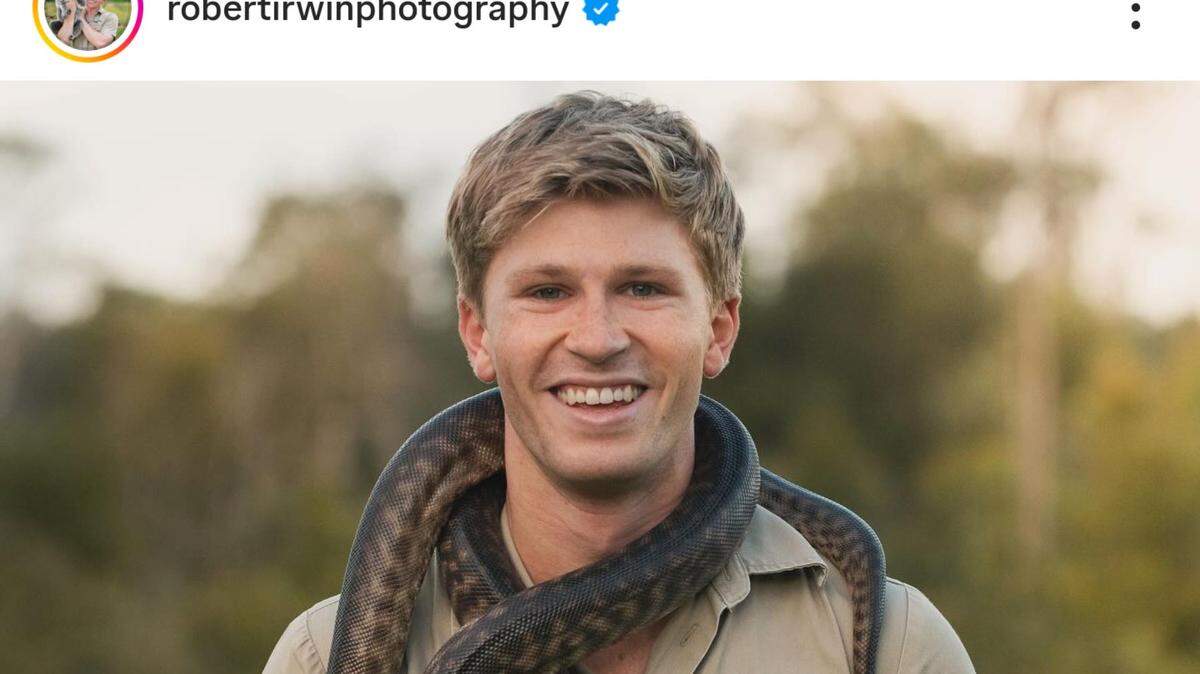 robert irwin snake around neck
