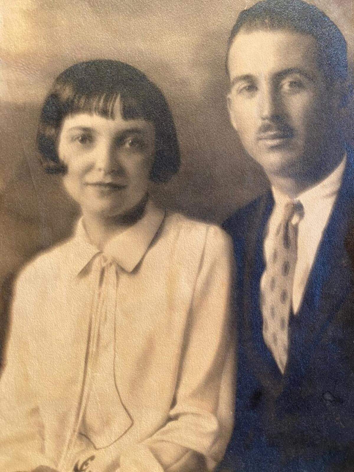 Lucy Mae and Robert Thomson are the inspiration for “Greetings From Paradise.”