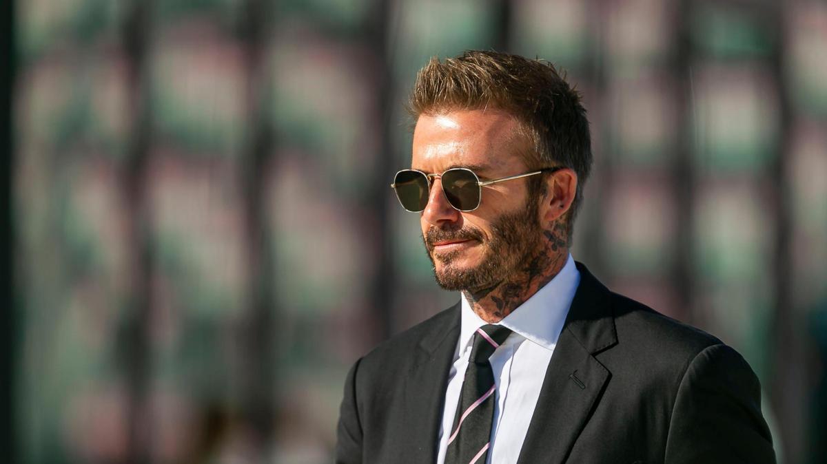 David Beckham, uno de los propietarios del del Inter Miami, , sale del campo tras la conclusión del partido de su equipo contra el New York City FC en el DRV PNK Stadium el 30 de octubre de 2021, en Fort Lauderdale. Inter Miami perdió 3 a 1.