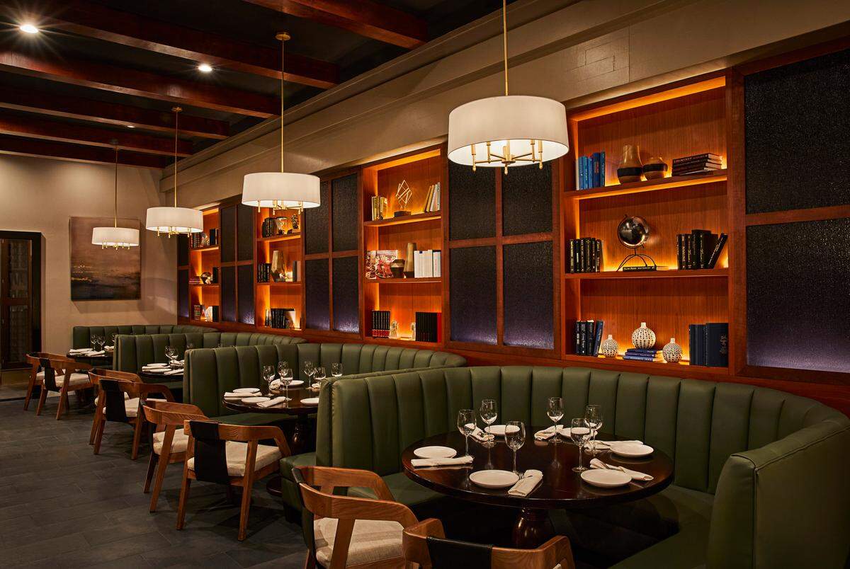 El interior de Public Square, que pronto se convertirá en Jeremy Ford’s Beauty and the Butcher, seguirá en el nuevo restaurante\. MICHAEL PISARRI