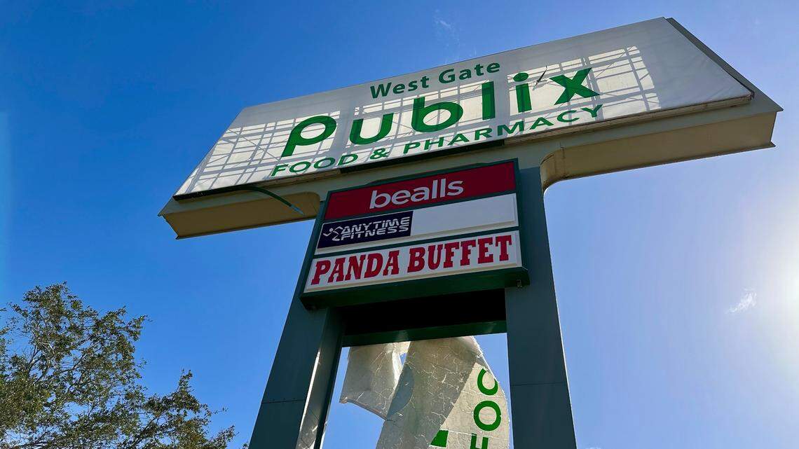 The replacement sign for the Publix at 3913 Manatee Ave. W on Thursday after Hurricane Milton blew through Bradenton.