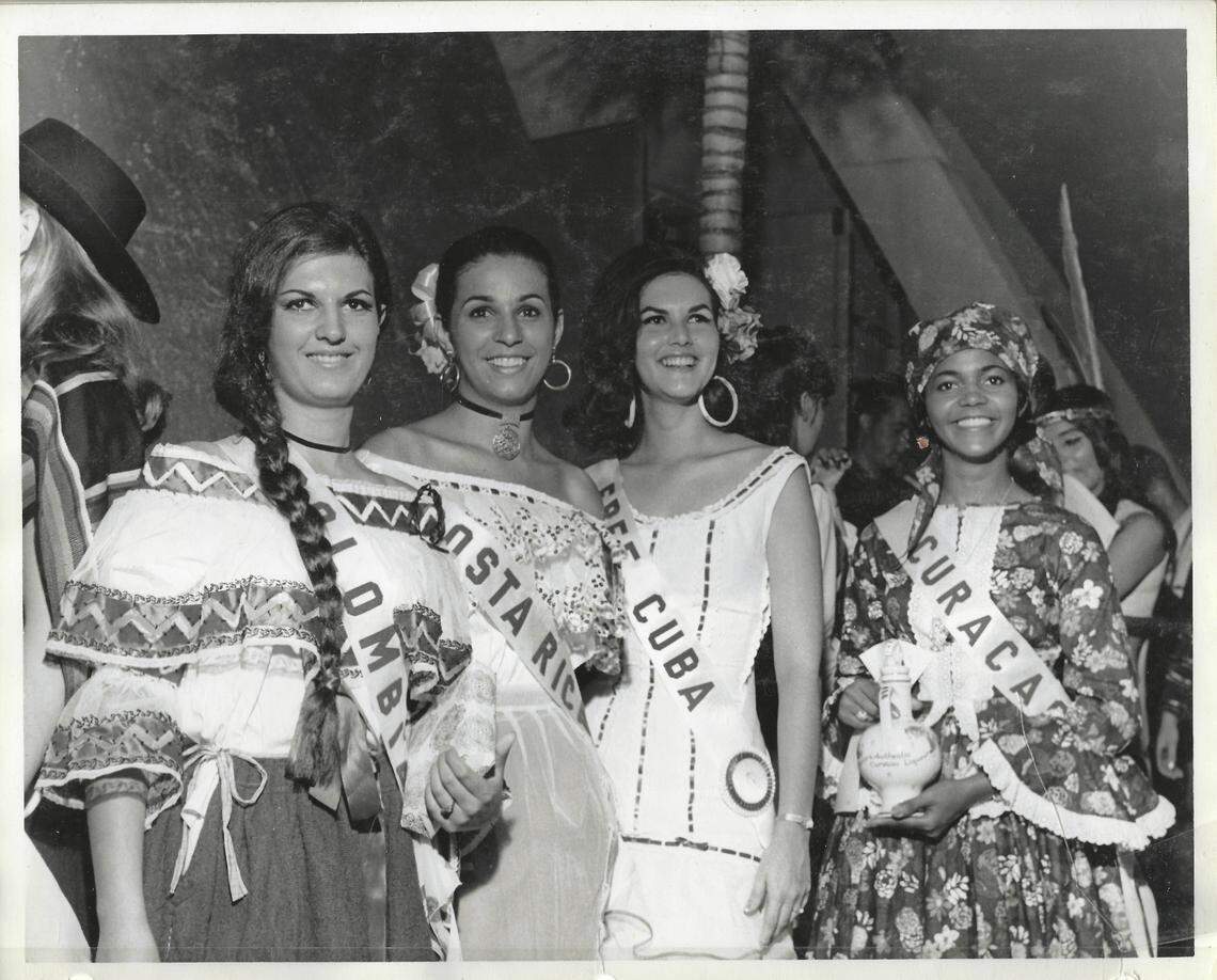 Elsa María Garrido (Colombia), Rosa María Fernández (Costa Rica), Elina Salabarría (Miss Free Cuba) and Imelda Thodé in the Miss Universe contest, held in Miami Beach in July 1967.