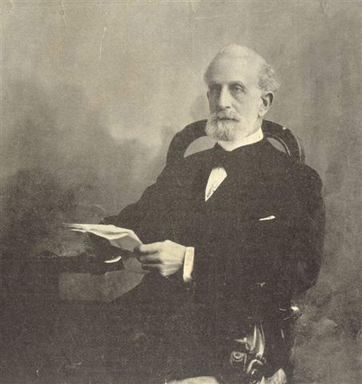 A photograph of Don Antonio Gonzalez de Mendoza dating back to around 1900.