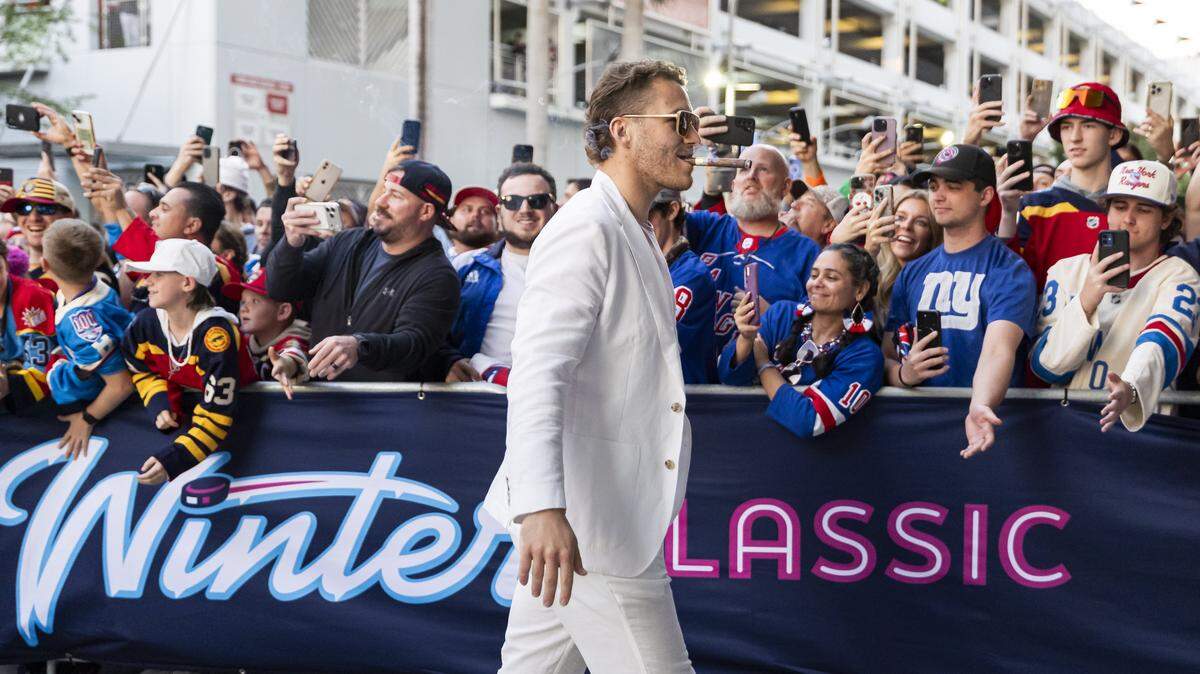 Florida Panthers left winger Matthew Tkachuk (19) greets fans as he arrives to loanDepot for his Winter Classic outdoor hockey game against the New York Rangers on Friday, Jan. 2, 2025, in Miami, Fla.