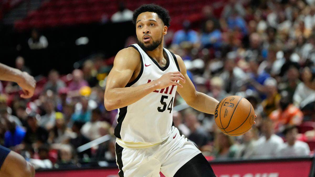 Miami Heat guard Caleb Daniels (54) dribbles the ball against the Memphis Grizzlies during the first half at Thomas & Mack Center.