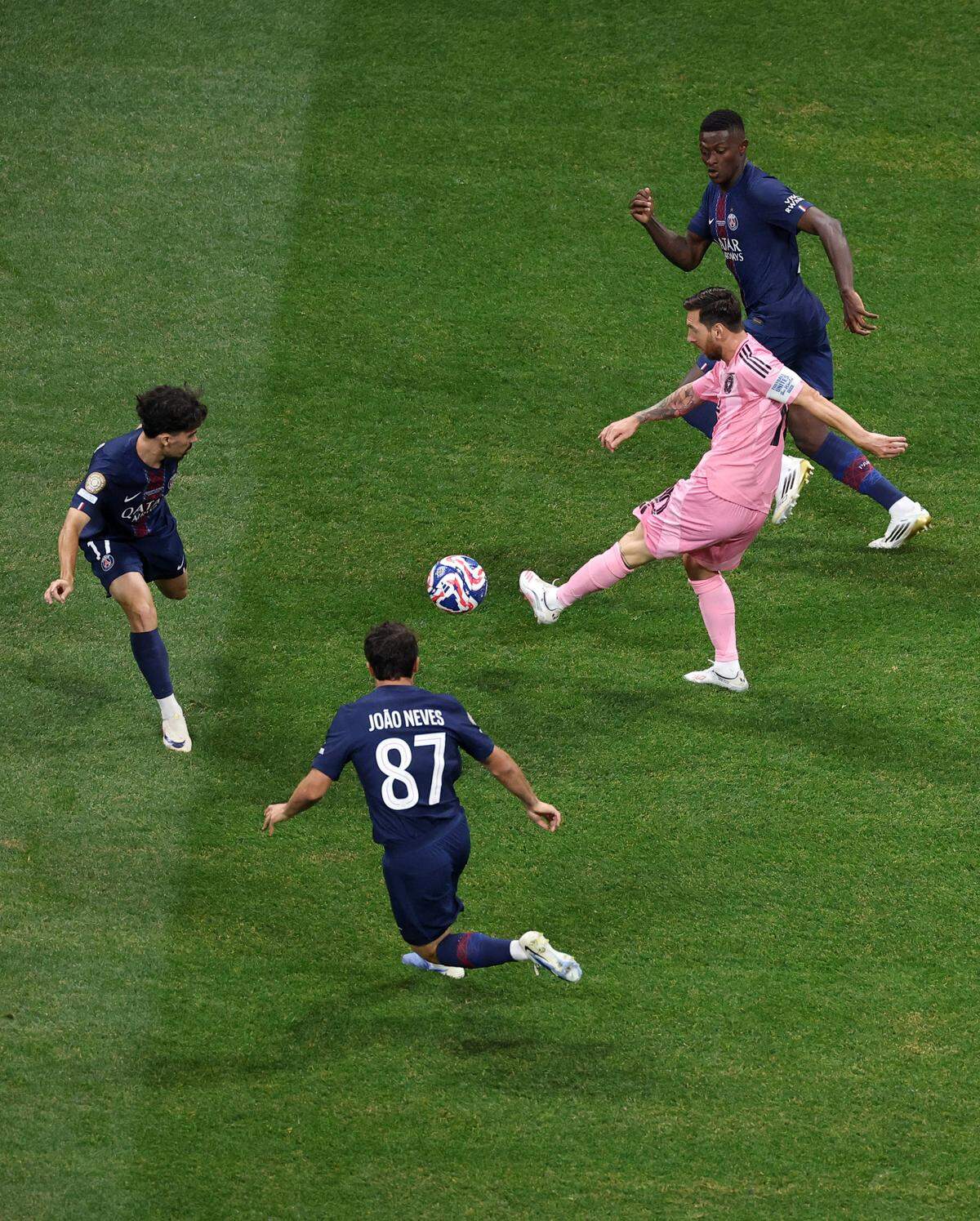 [Subscription Customers Only] Jun 29, 2025; Atlanta, Georgia, USA; Inter Miami FC forward Lionel Messi (10) in action with Paris St Germain’s Vitinha during a round of 16 match of the 2025 FIFA Club World Cup at Mercedes-Benz Stadium. Mandatory Credit: Amanda Perobelli-Reuters via Imagn Images
