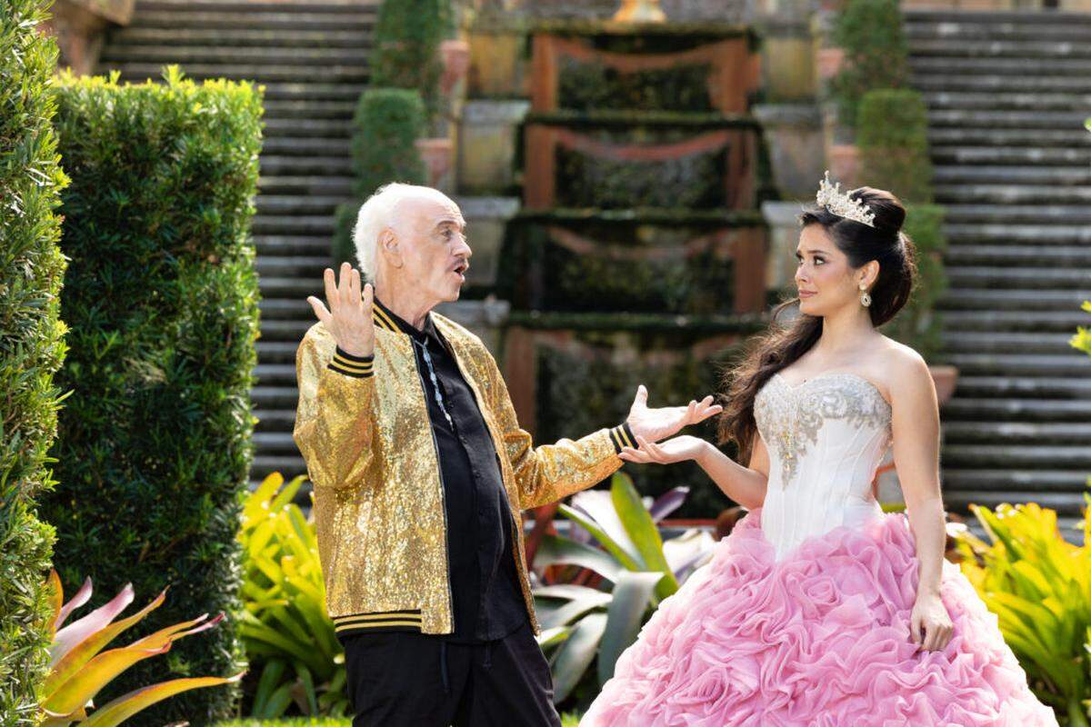 Rubén Rabasa es una estrella de telenovela que envejece y Lauren López es una quinceañera reacia en "Sweet 15".
