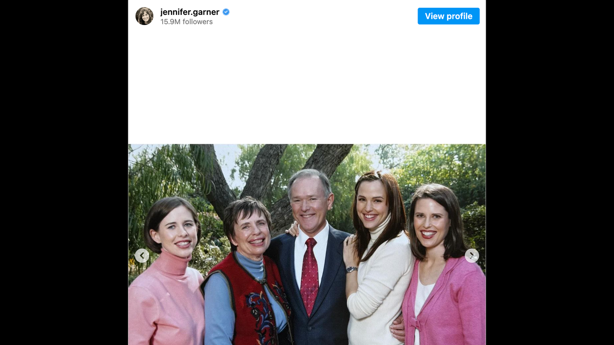 Jennifer Garner’s tribute to her late father leaves fans thinking about their own fathers.