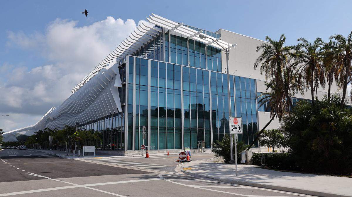 El Centro de Convenciones de Miami Beach acogerá un hospital de campaña de 450 camas en previsión de un aumento significativo de casos de coronavirus en Miami-Dade. La instalación debe estar terminada para el 27 de abril de 2020.