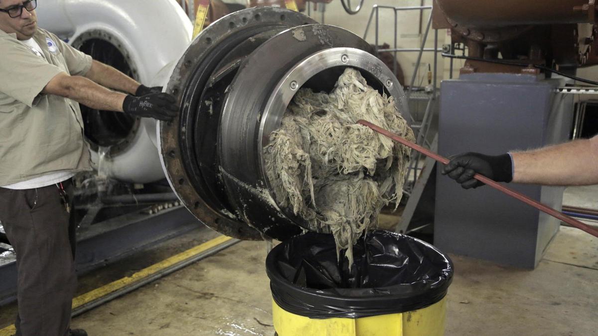 Miami-Dade Water and Sewer workers unclog one of the impellers at booster station 559 in Southwest Miami-Dade. These clogs are made of “flushable” wipes, towels, underwear and other materials that should not be flushed down the toilet. Similar clogs caused two pumps to fail on Feb. 2 at a sewage station in Sunny Isles Beach, which had two pumps out of service when the problems began.
