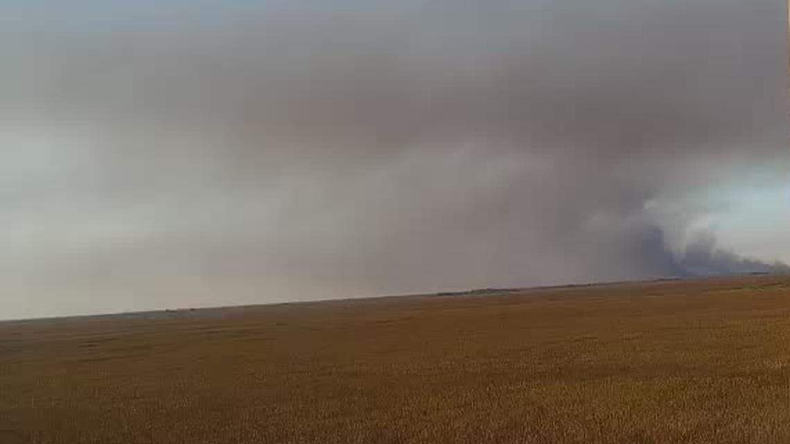 A 3,500-acre brush fire in northwest Broward near the Everglades is producing smoke that could reduce visibility on Alligator Alley.
