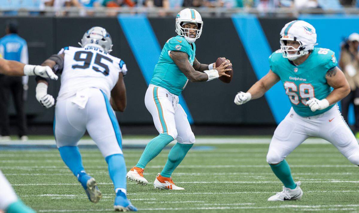 Miami Dolphins quarterback Tua Tagovailoa (1) set up to pass in the first half of their NFL game against Carolina Panthers at the Bank of America Stadium on Sunday, Oct. 5, 2025, in Charlotte, N.C.