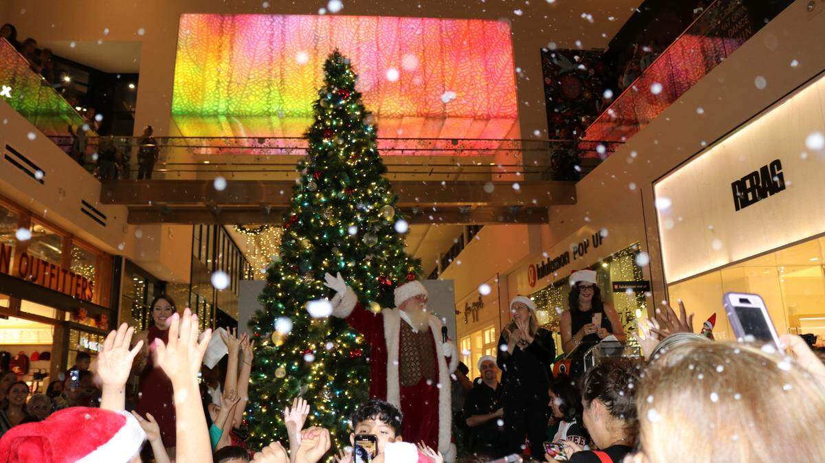 Want to avoid the crowds? You may want to skip the nightly snowfall inside Dadeland (though your kids may feel otherwise).